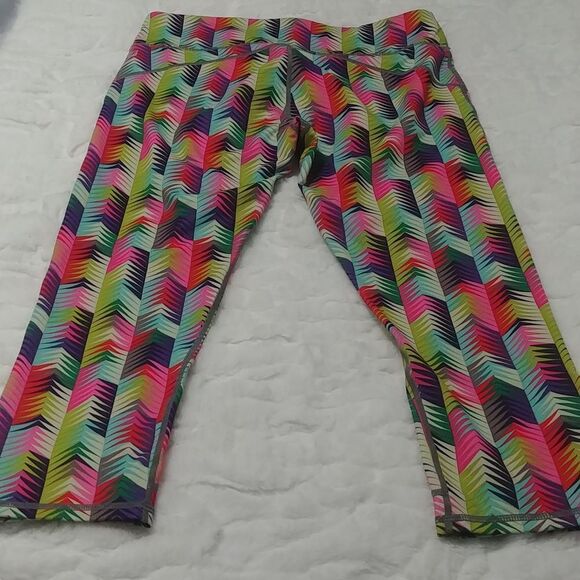 Fabletics Wild Print Capri Leggings M Polyester Stretch - Picture 7 of 11